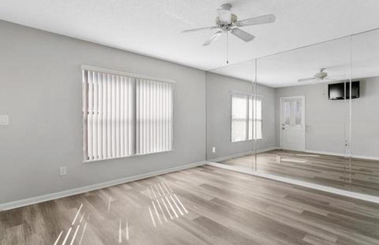 896 N Federal Highway 332