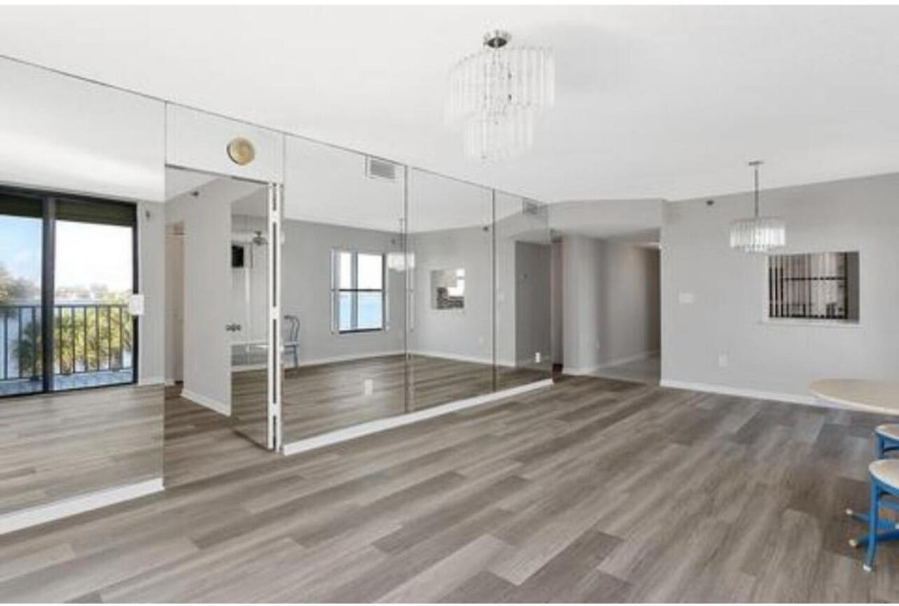 896 N Federal Highway 332