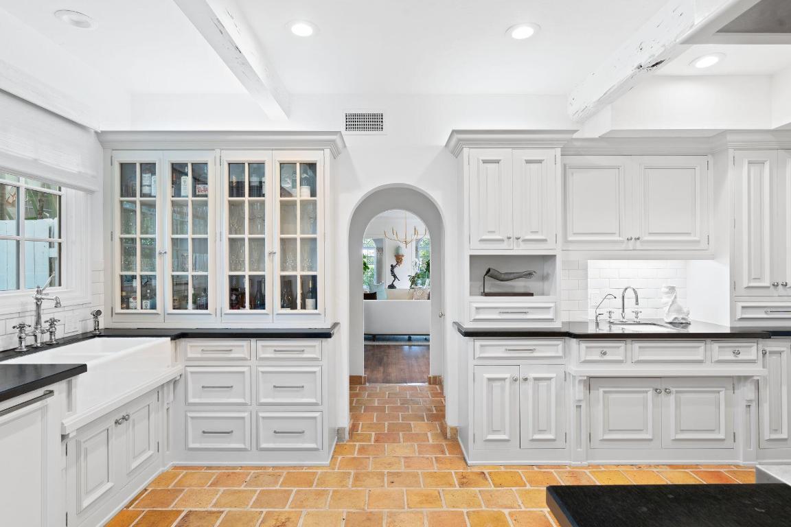 123 Australian Avenue