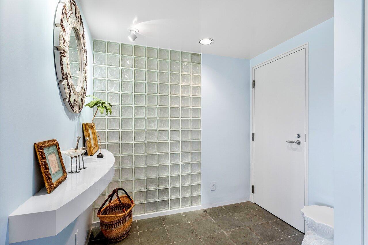 455 Australian Avenue 3d