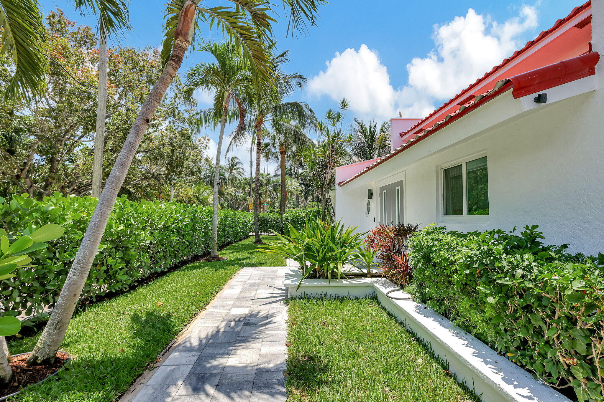531 S Lakeside Drive