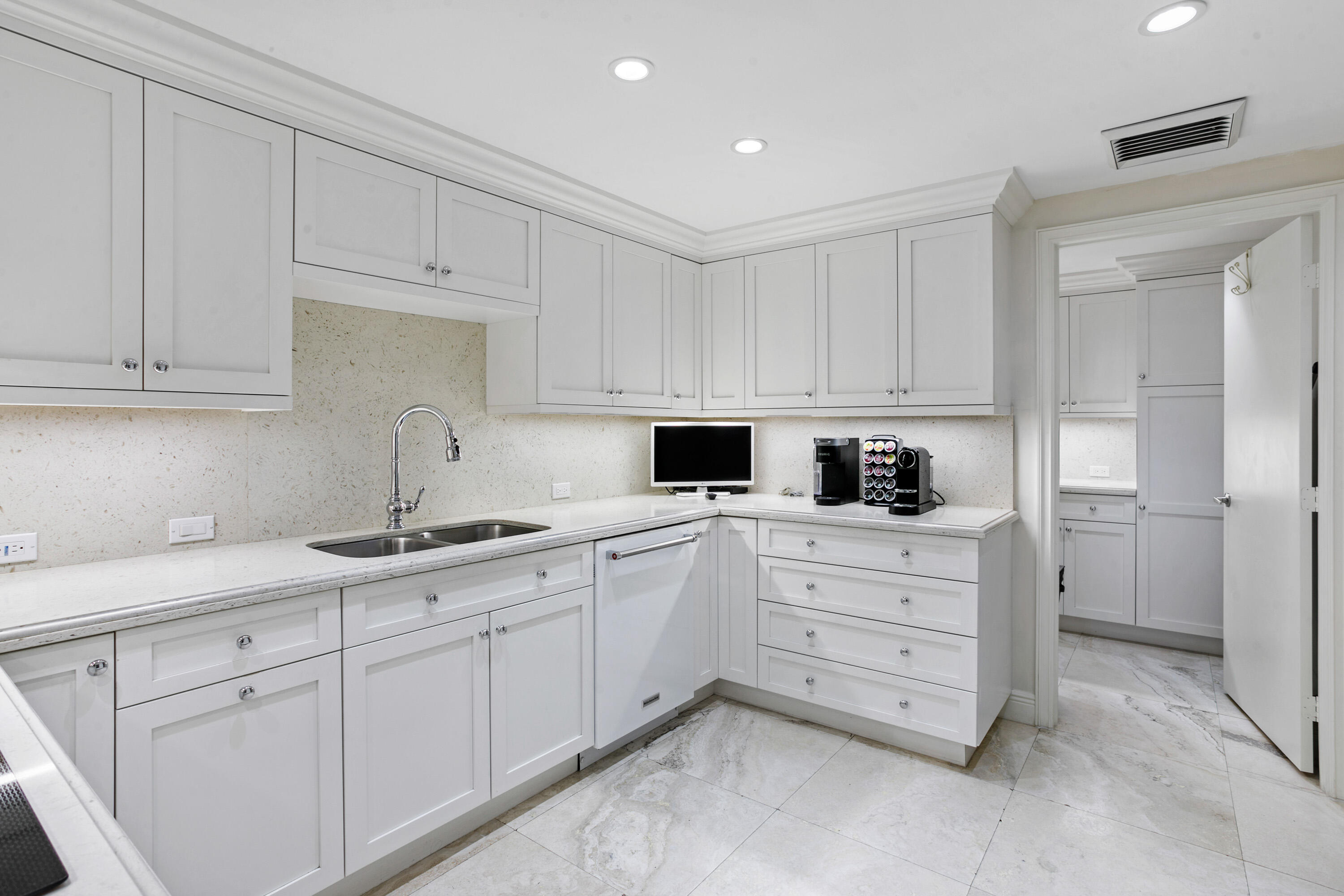 330 S Ocean Boulevard E1