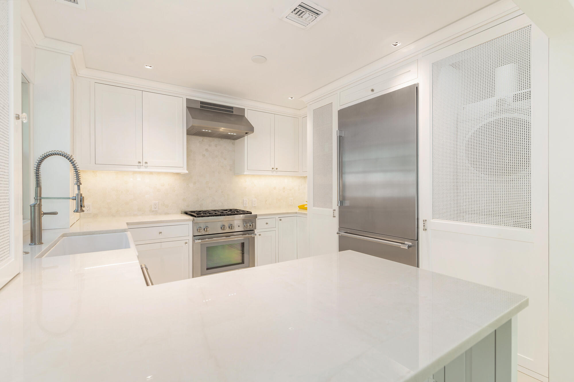 173 Peruvian Avenue 3