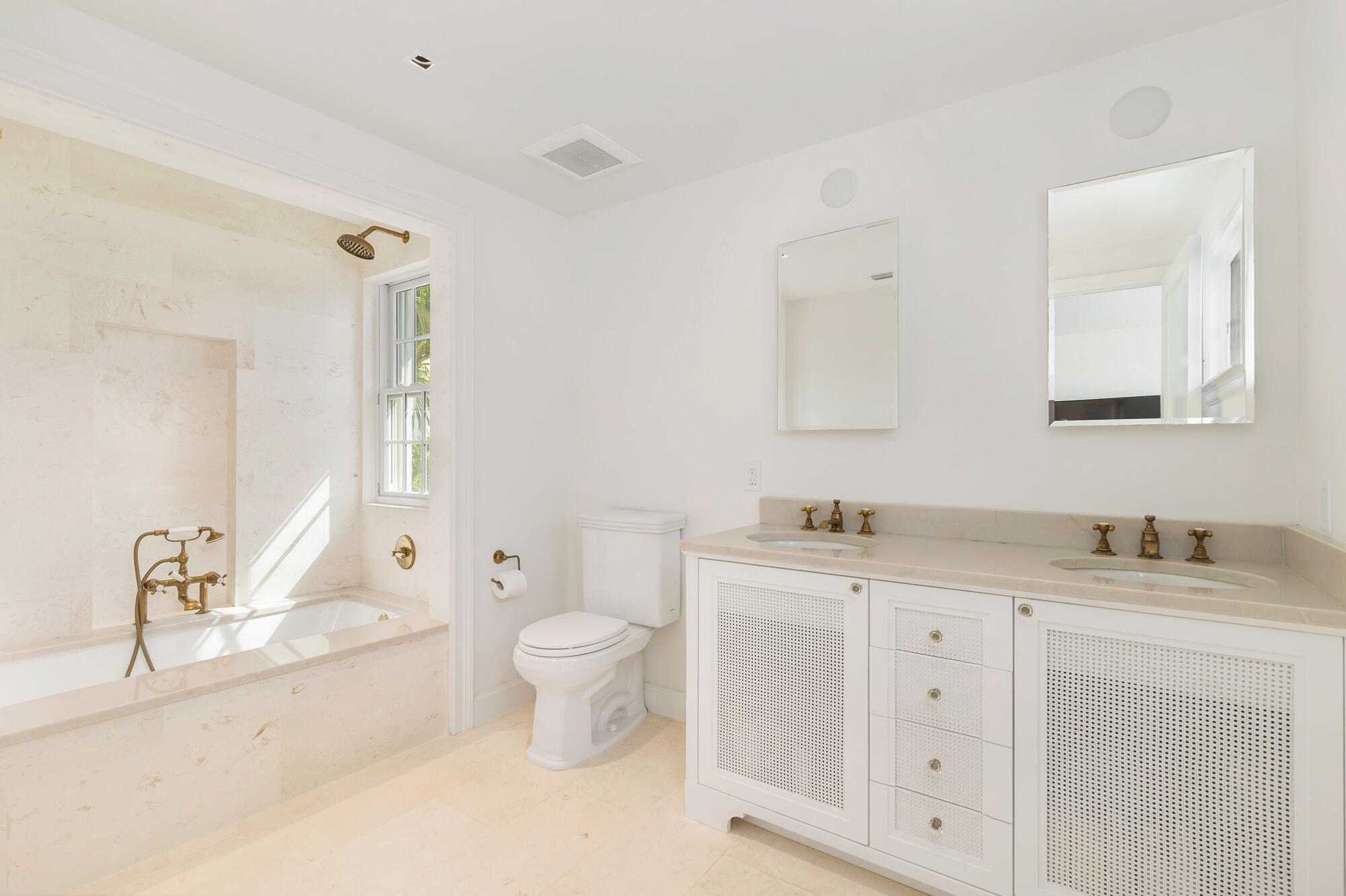 173 Peruvian Avenue 3