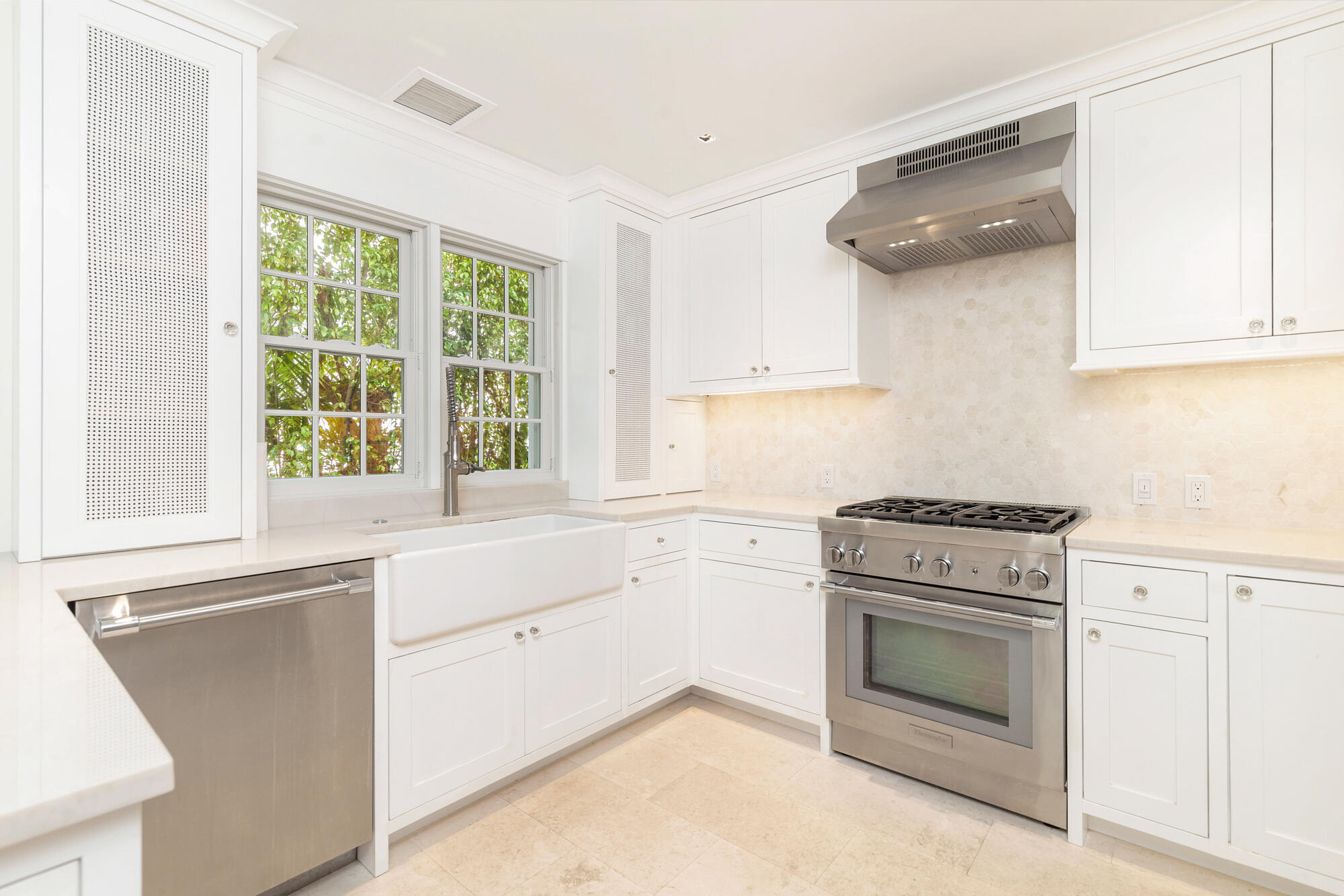 173 Peruvian Avenue 3