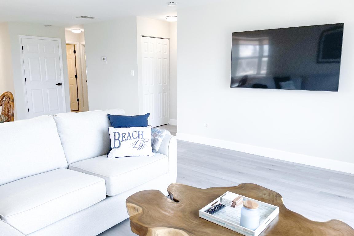 1550 S Ocean Drive 19