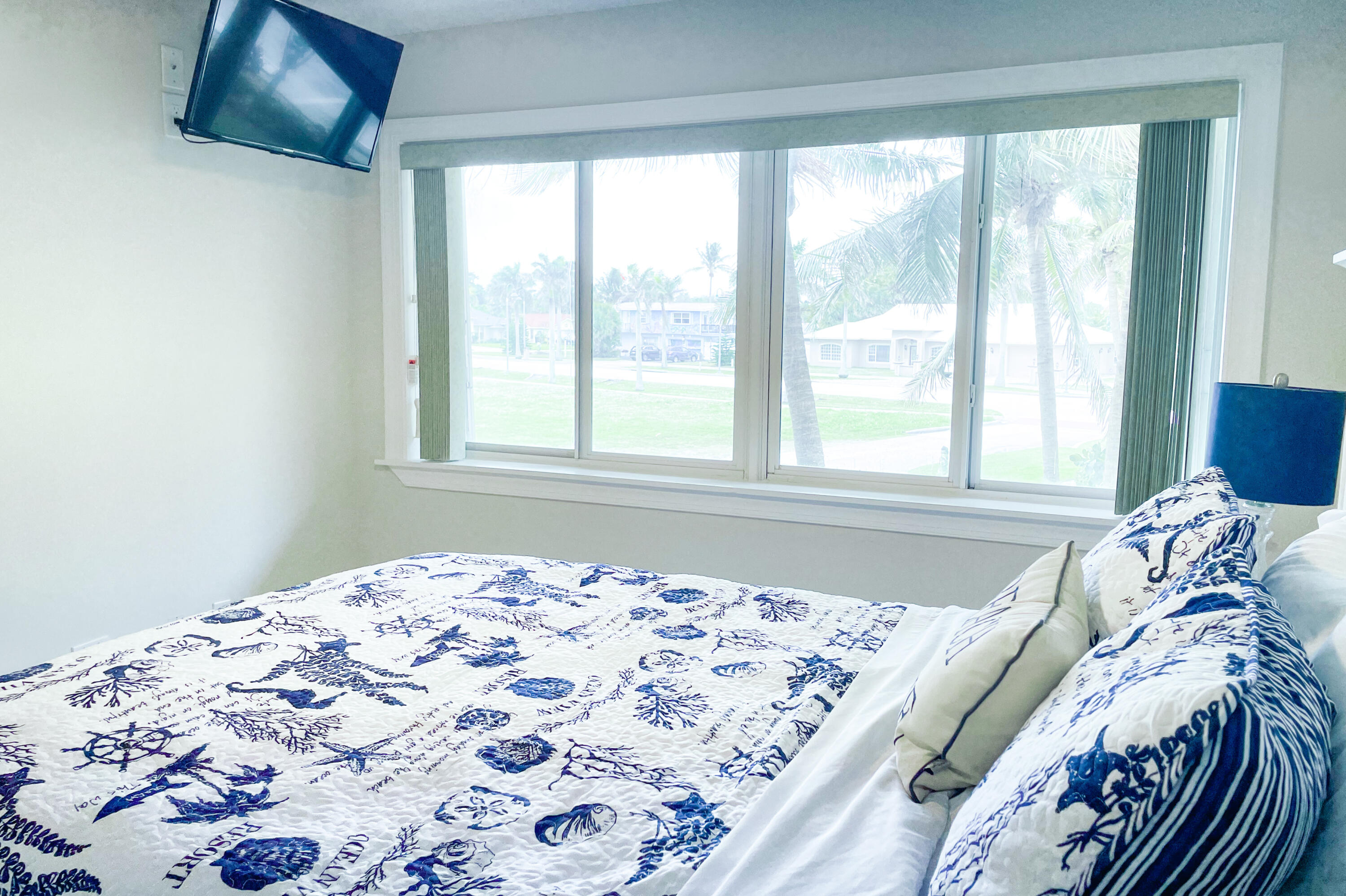 1550 S Ocean Drive 19