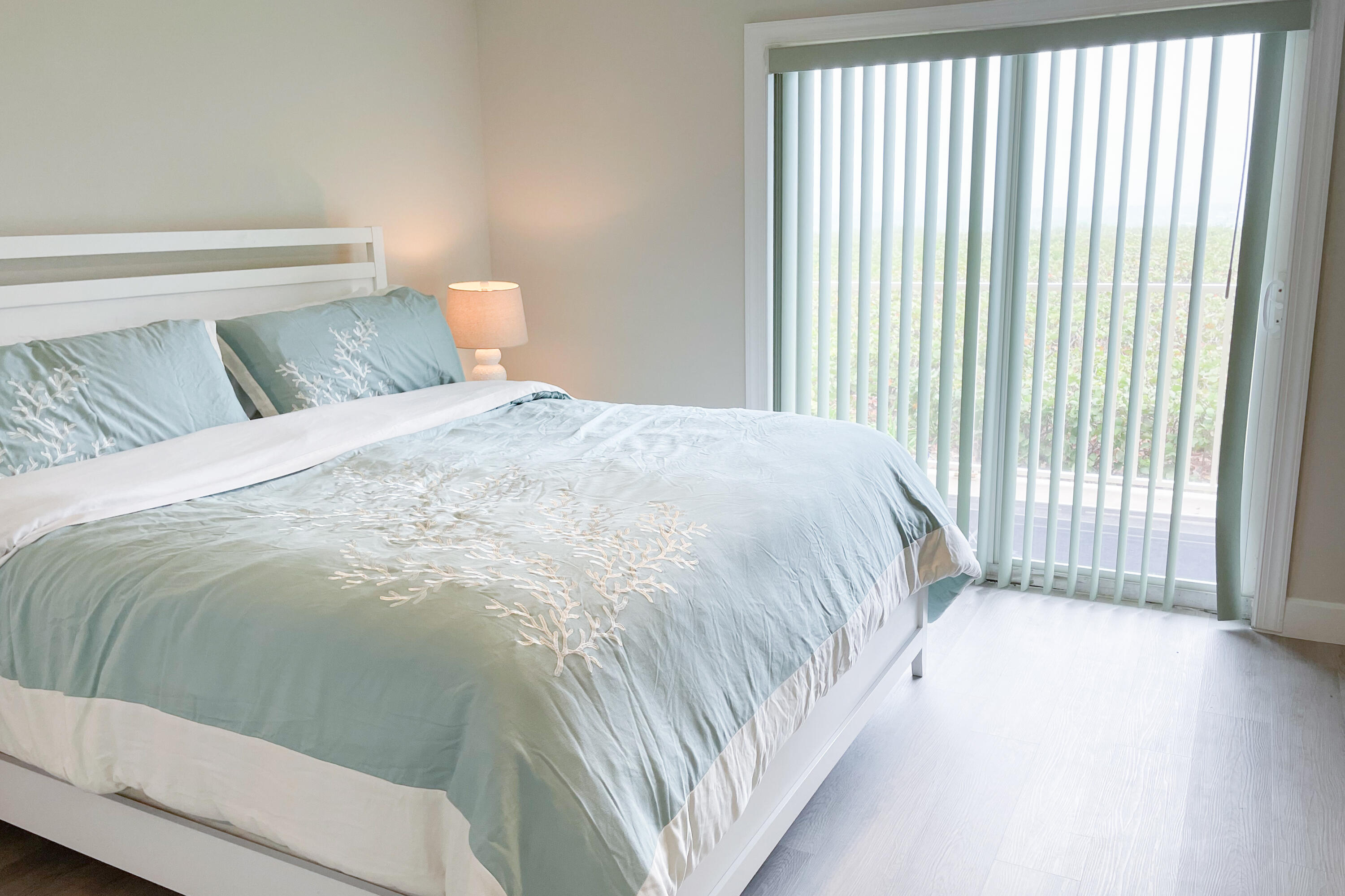 1550 S Ocean Drive 19