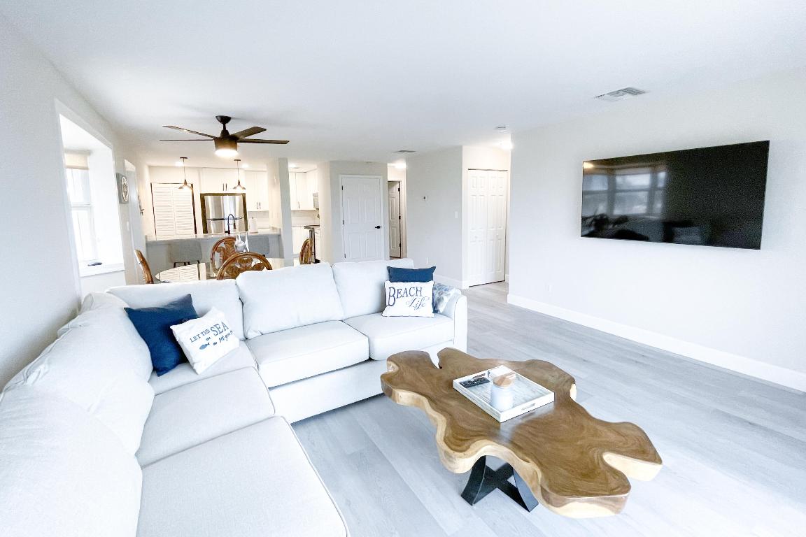 1550 S Ocean Drive 19