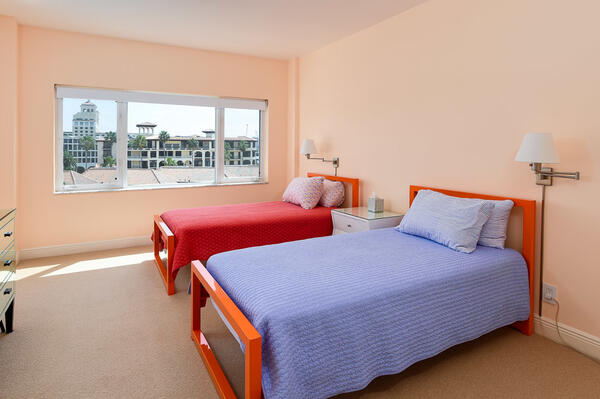 250 Bradley Place 609