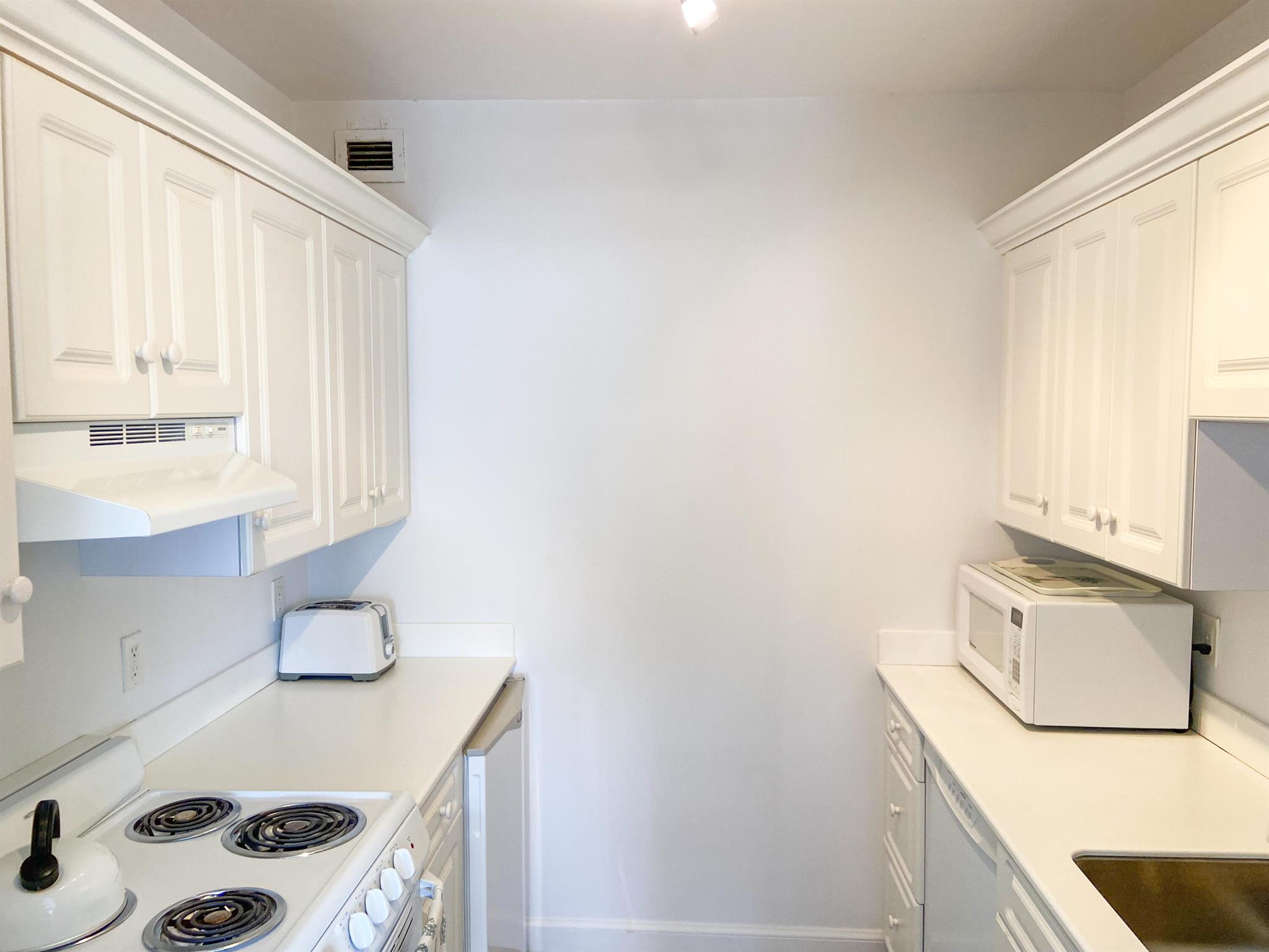 44 Cocoanut Row 610a