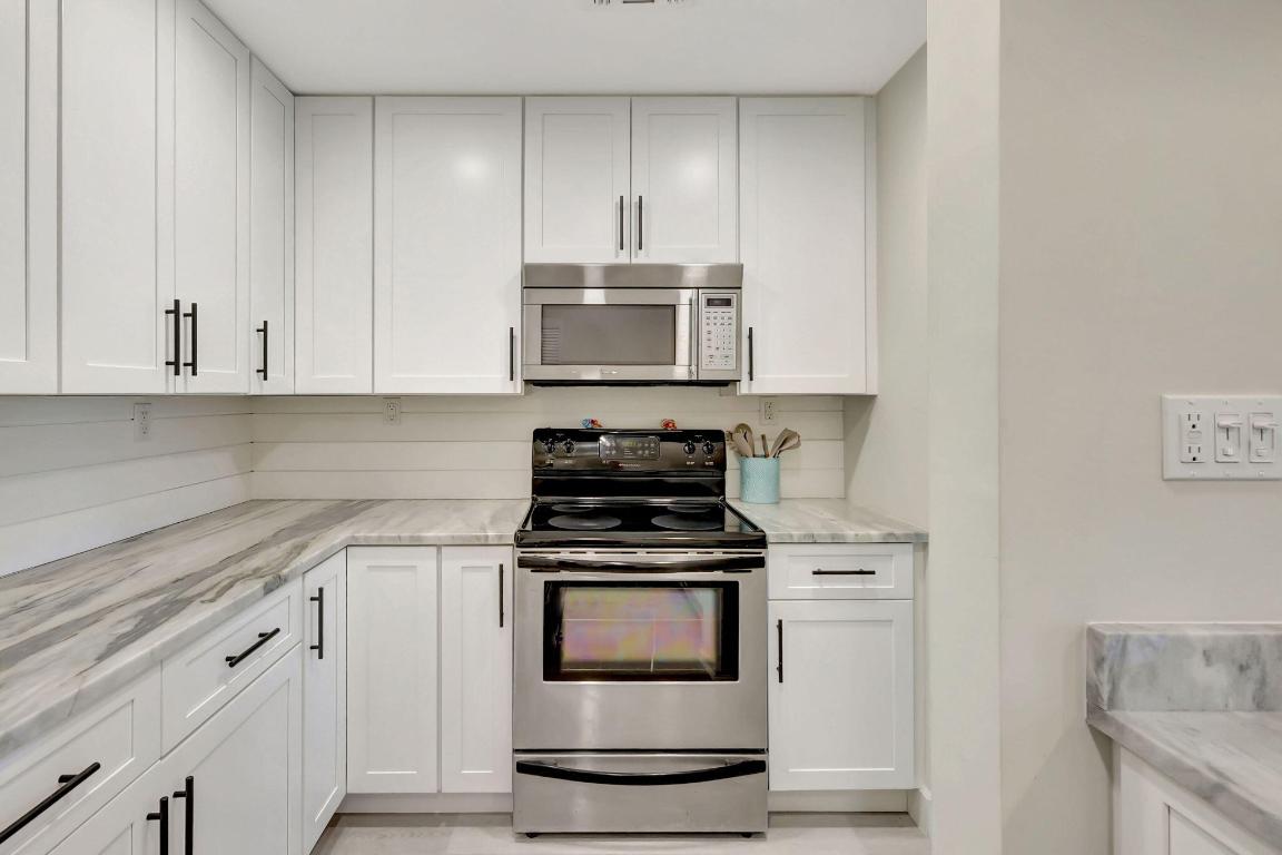 1550 S Ocean Drive D-19