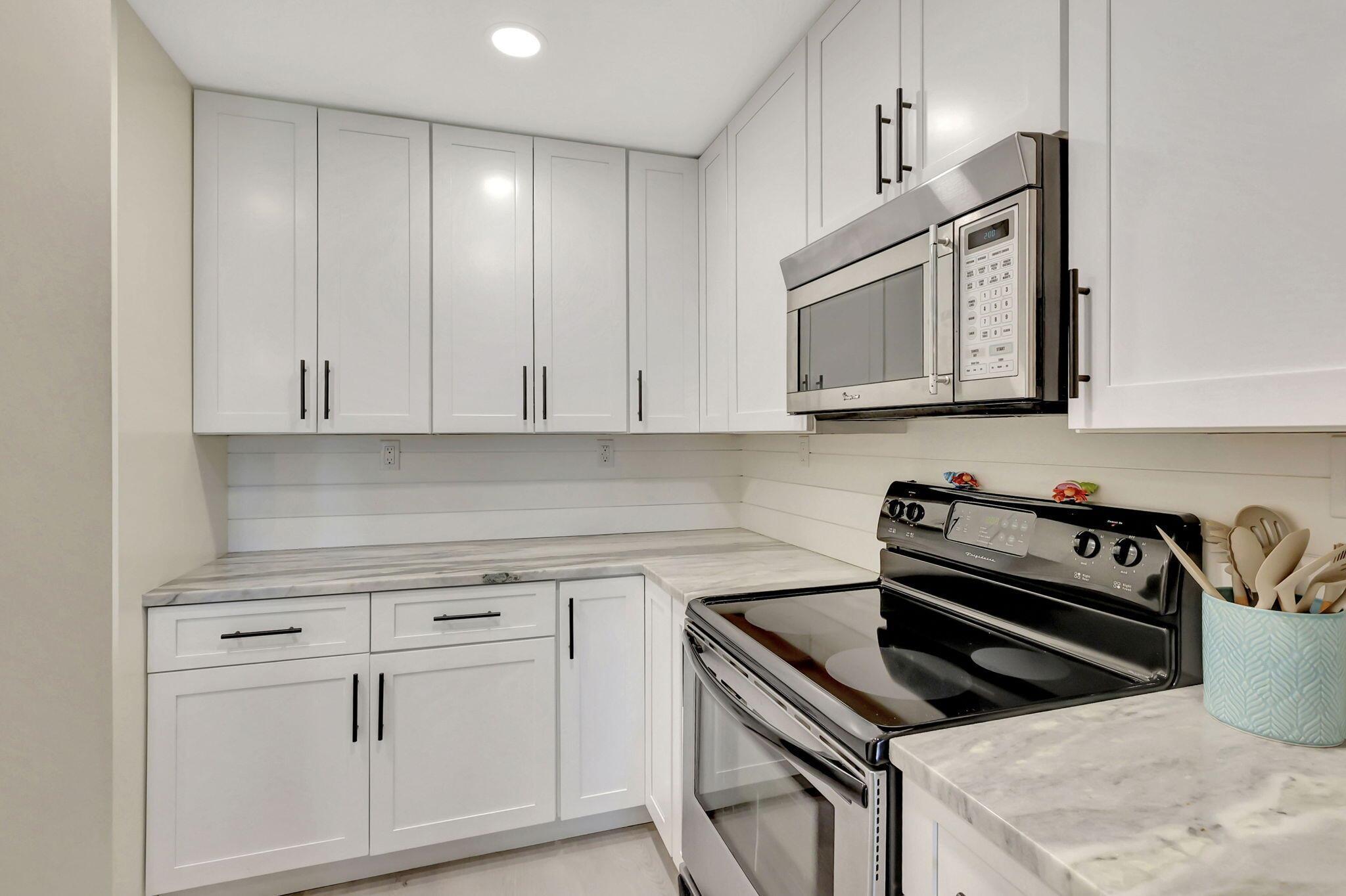 1550 S Ocean Drive D-19