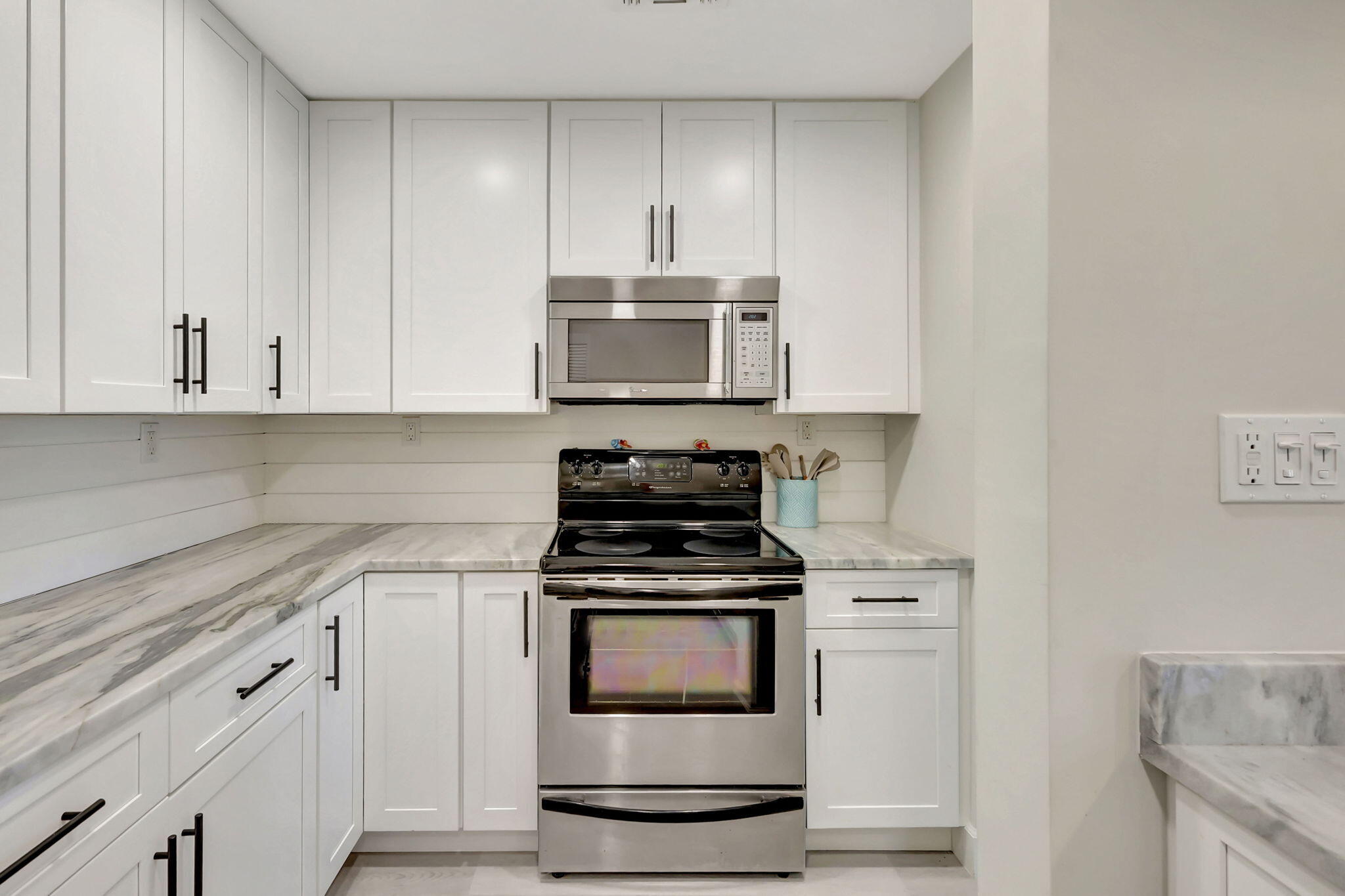 1550 S Ocean Drive D-19