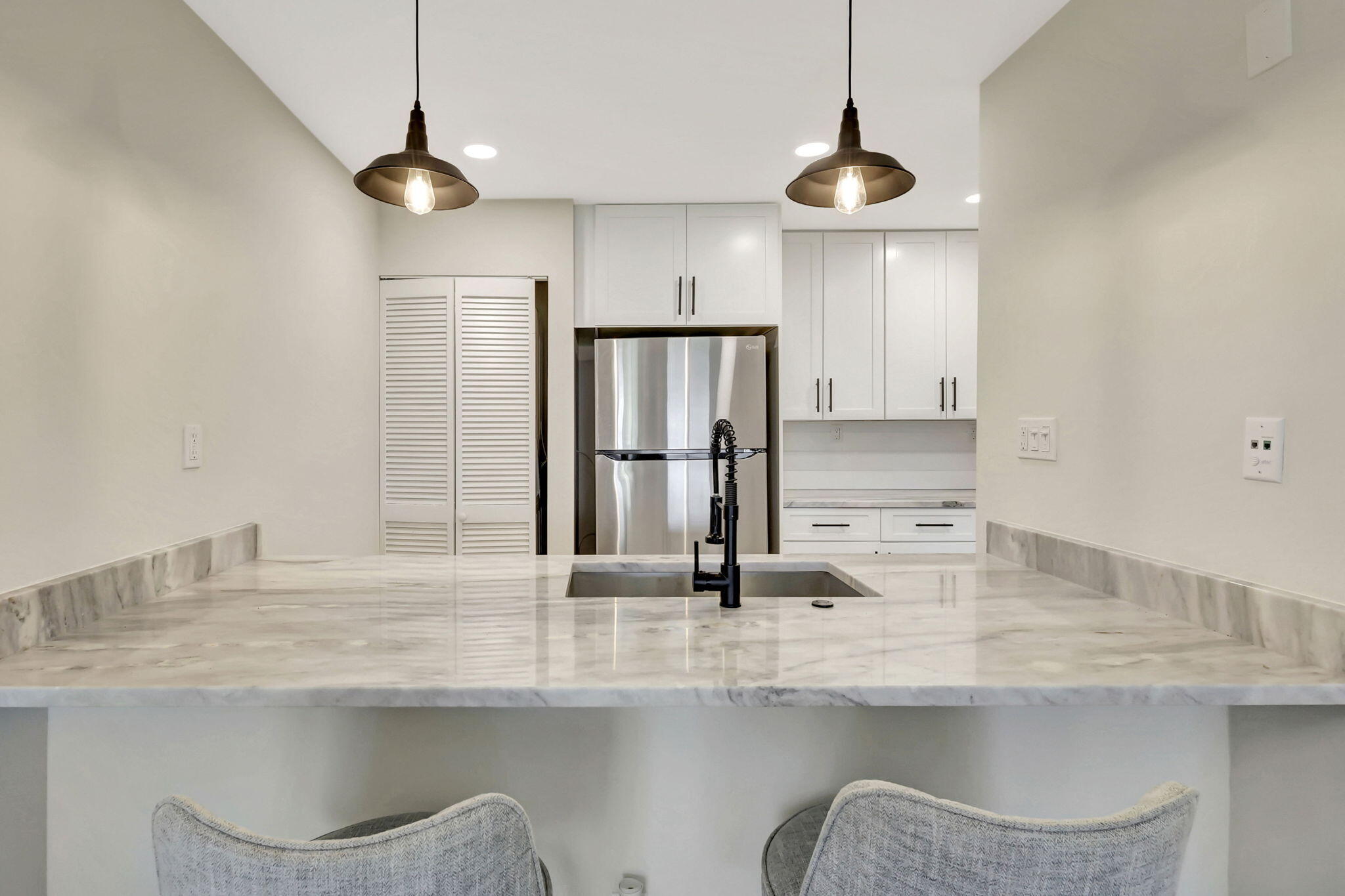 1550 S Ocean Drive D-19