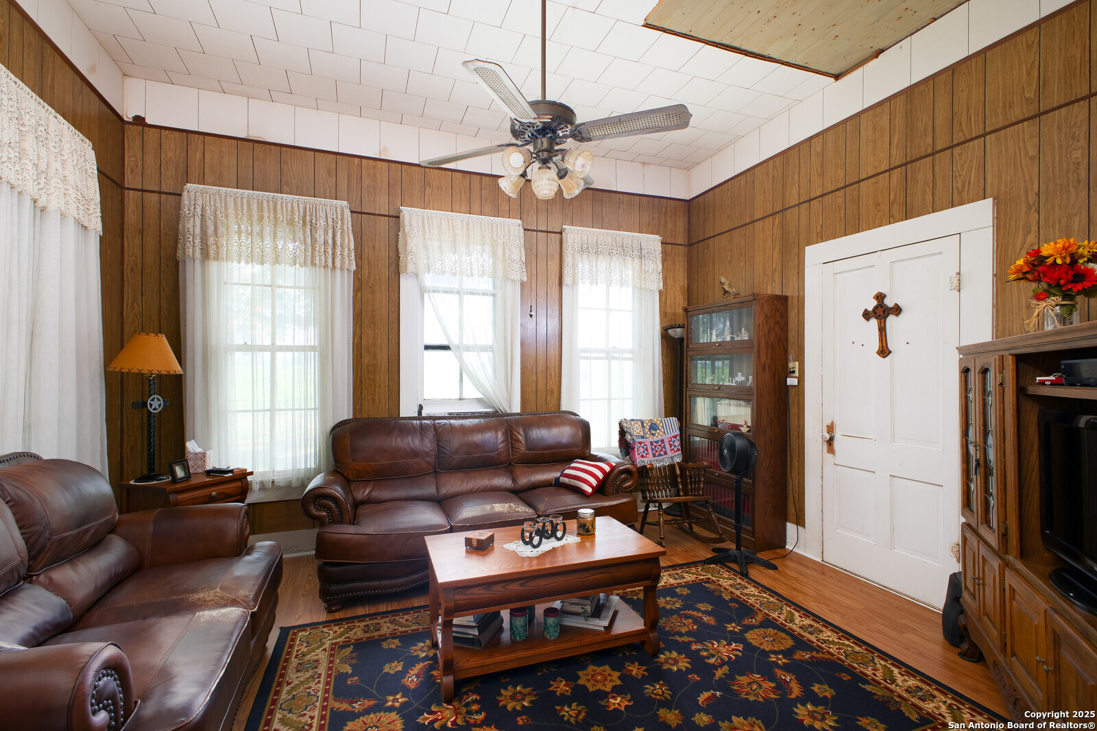 4901 Lower Seguin
