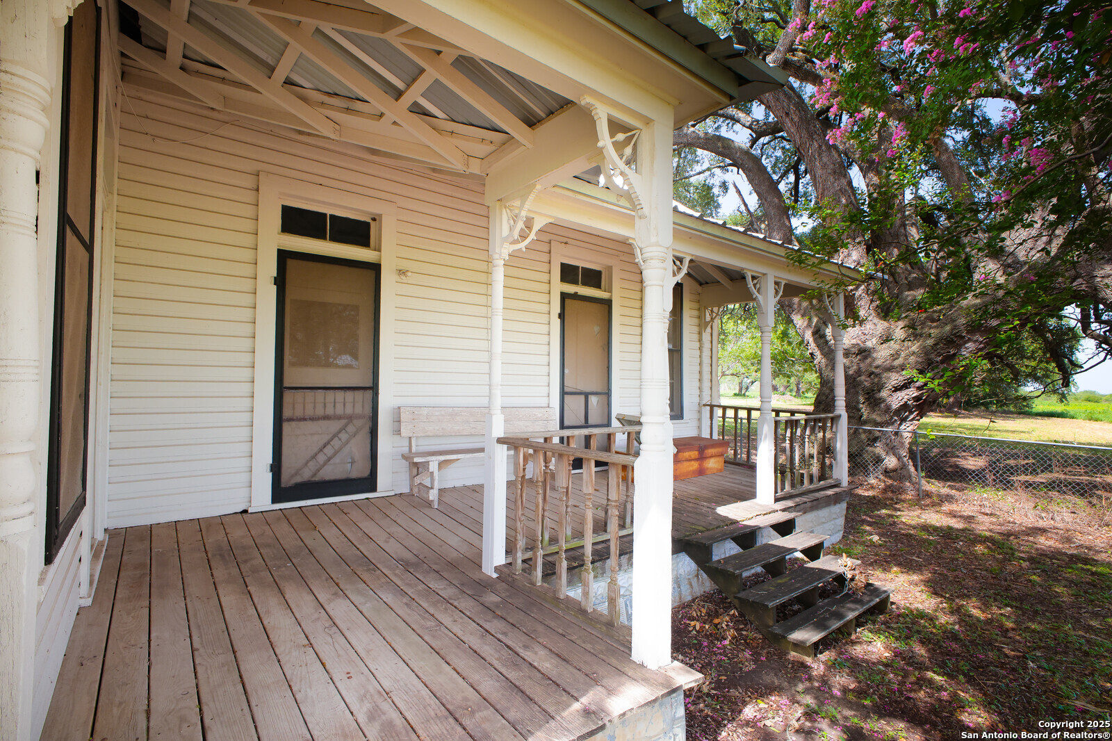 4901 Lower Seguin