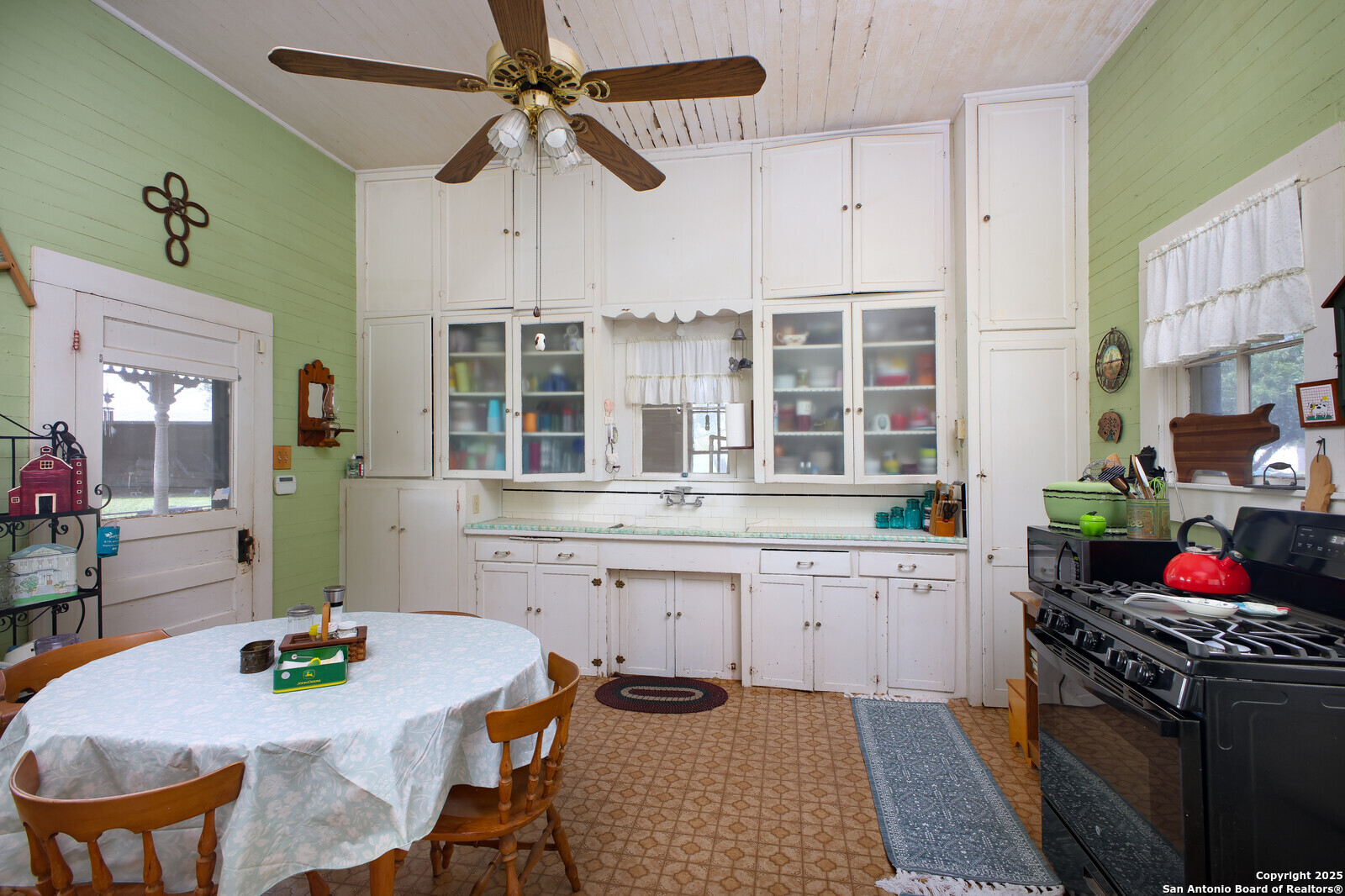 4901 Lower Seguin
