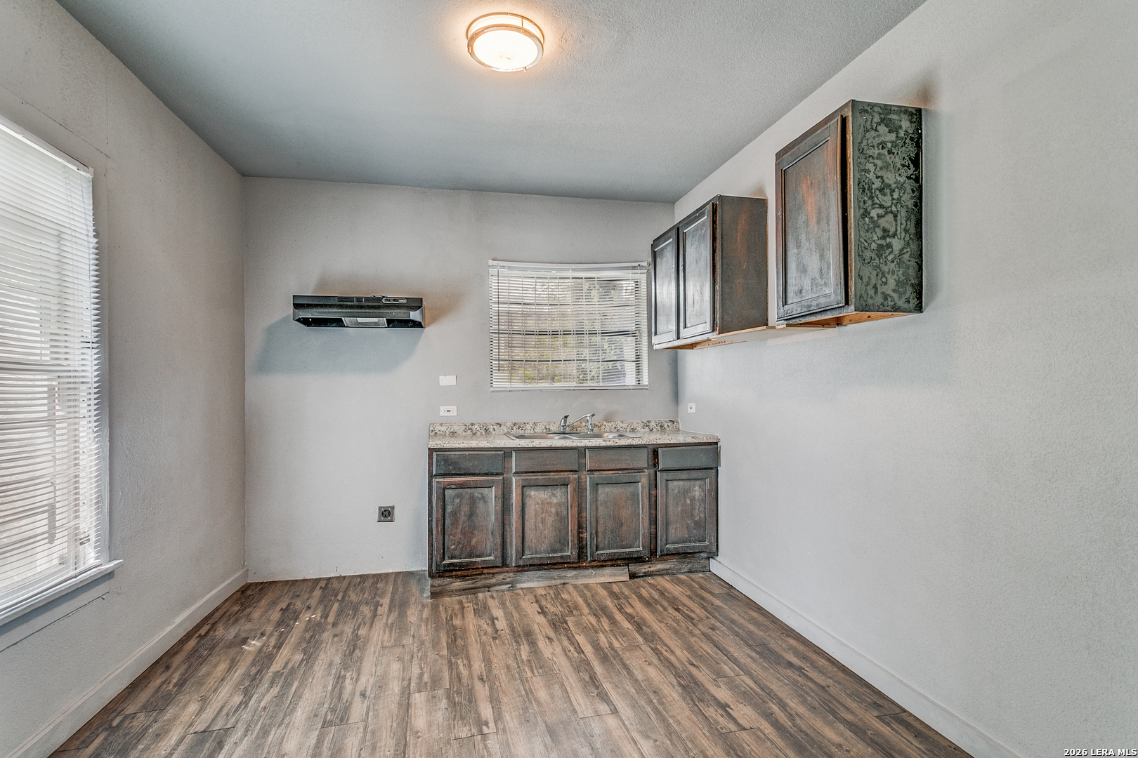 1526 Burnet