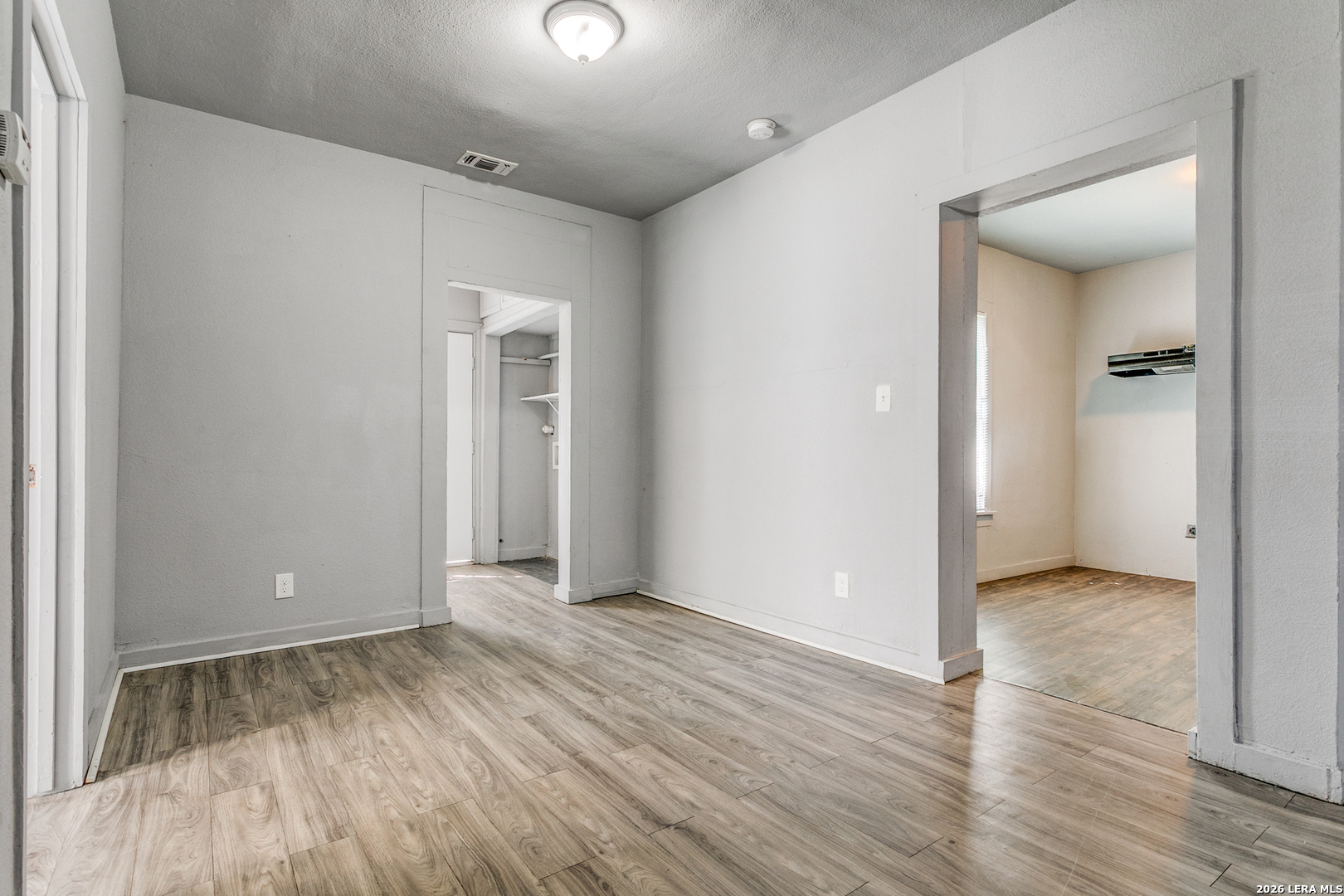 1526 Burnet