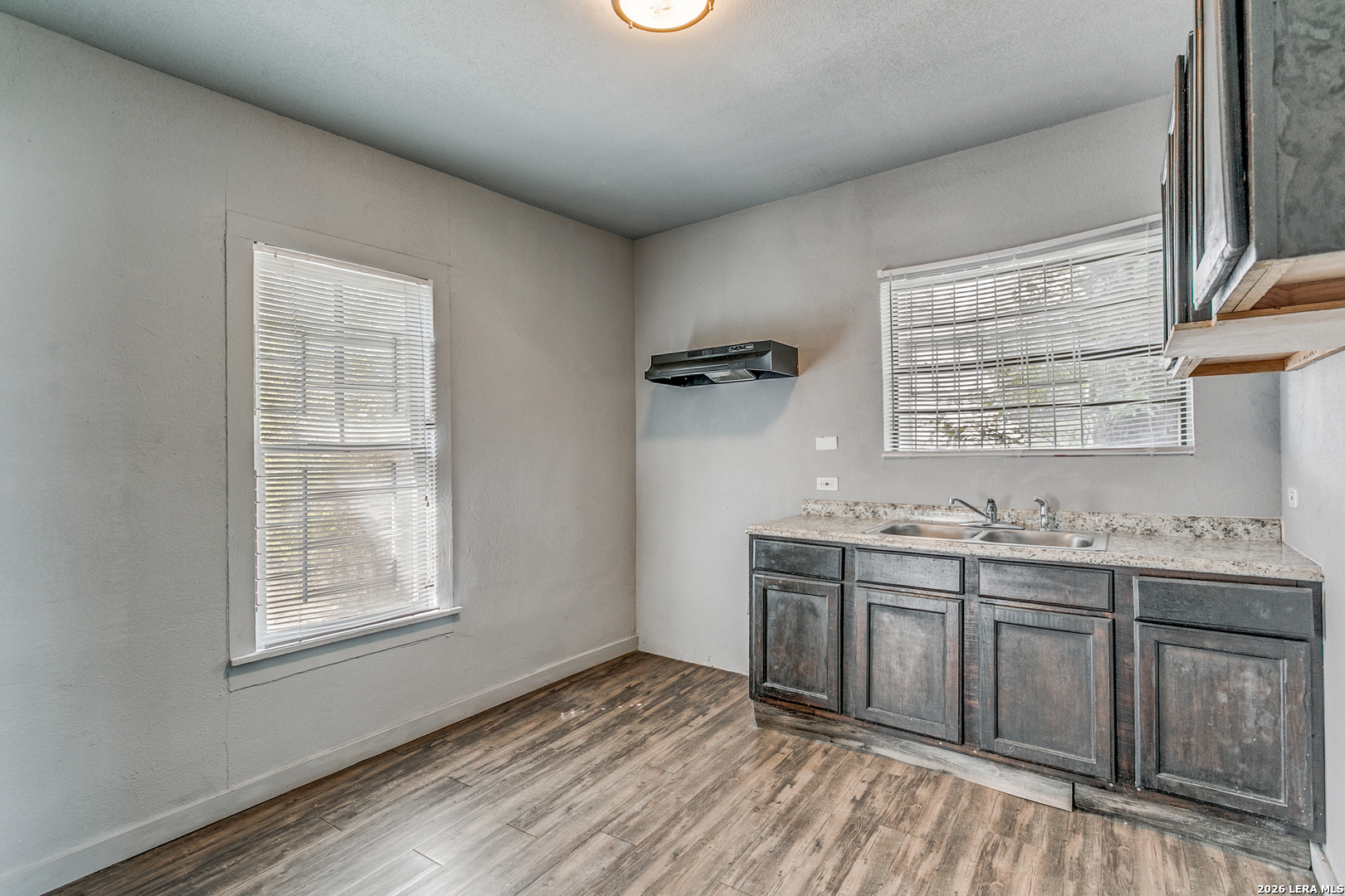 1526 Burnet