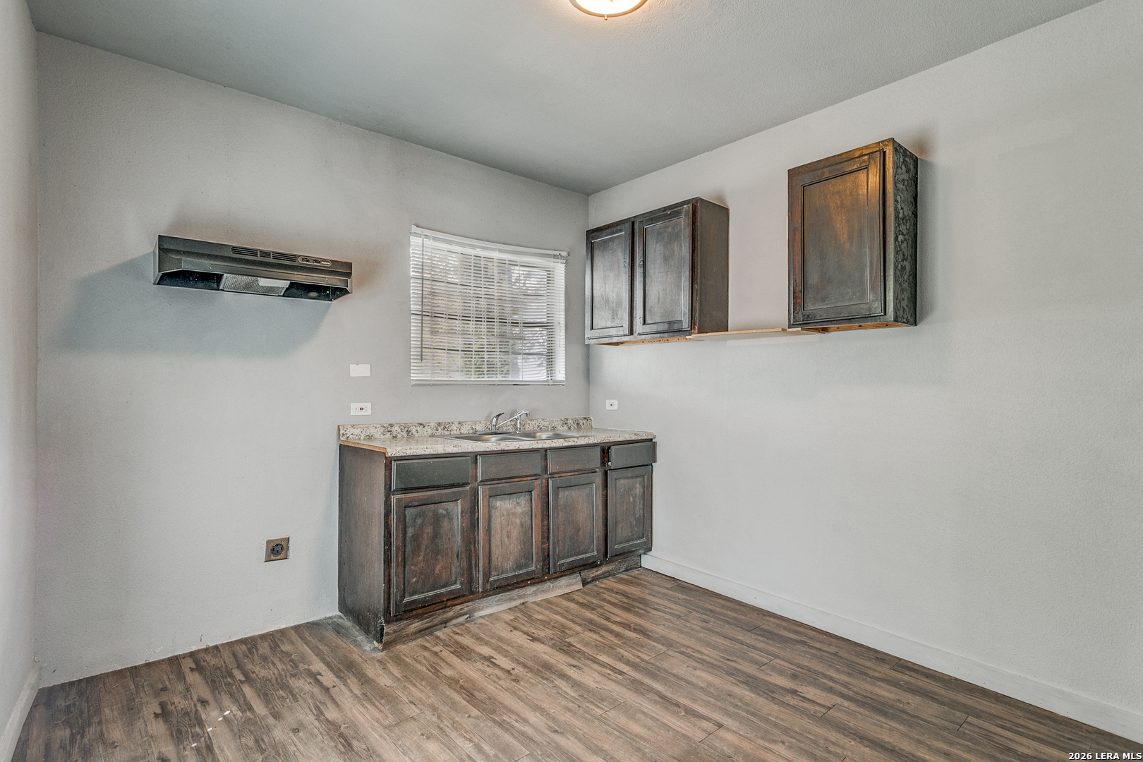 1526 Burnet