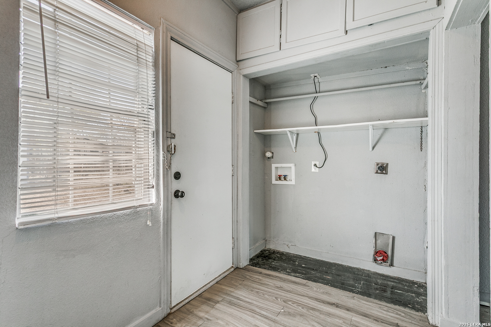 1526 Burnet