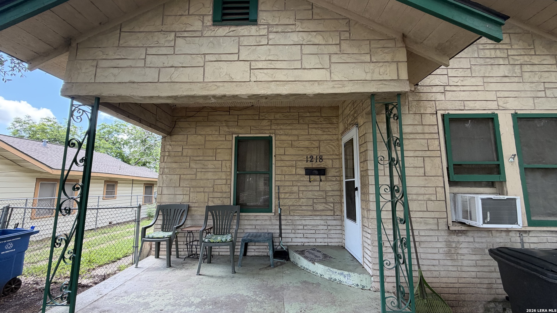 1218 KAYTON AVE