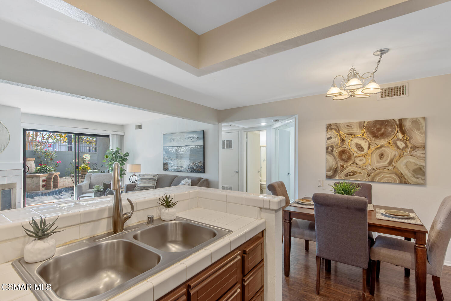 1209 Tivoli Lane, 49