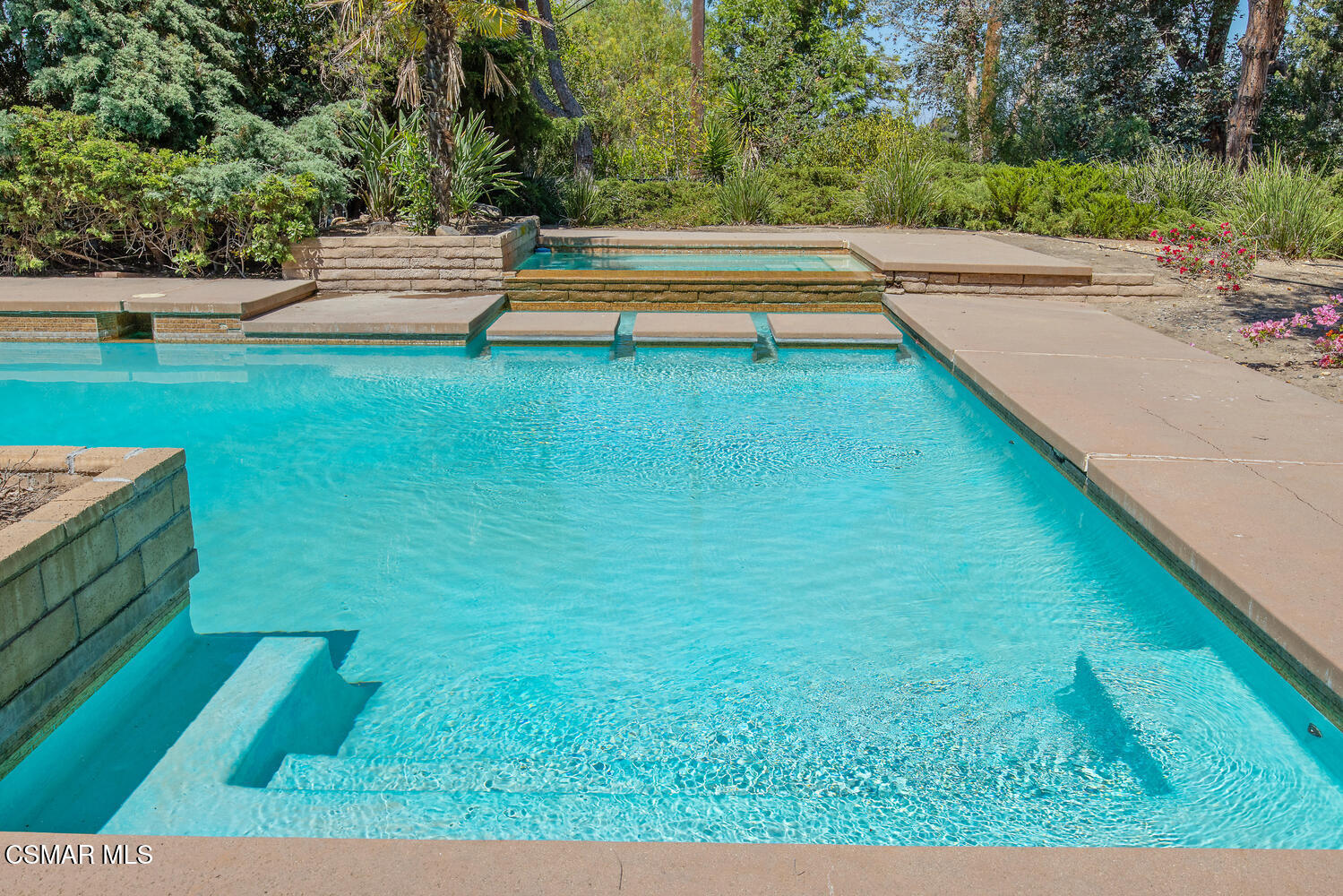 1091 La Cresta Drive