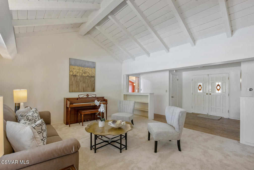1091 La Cresta Drive