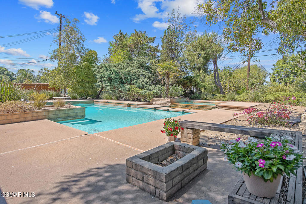1091 La Cresta Drive