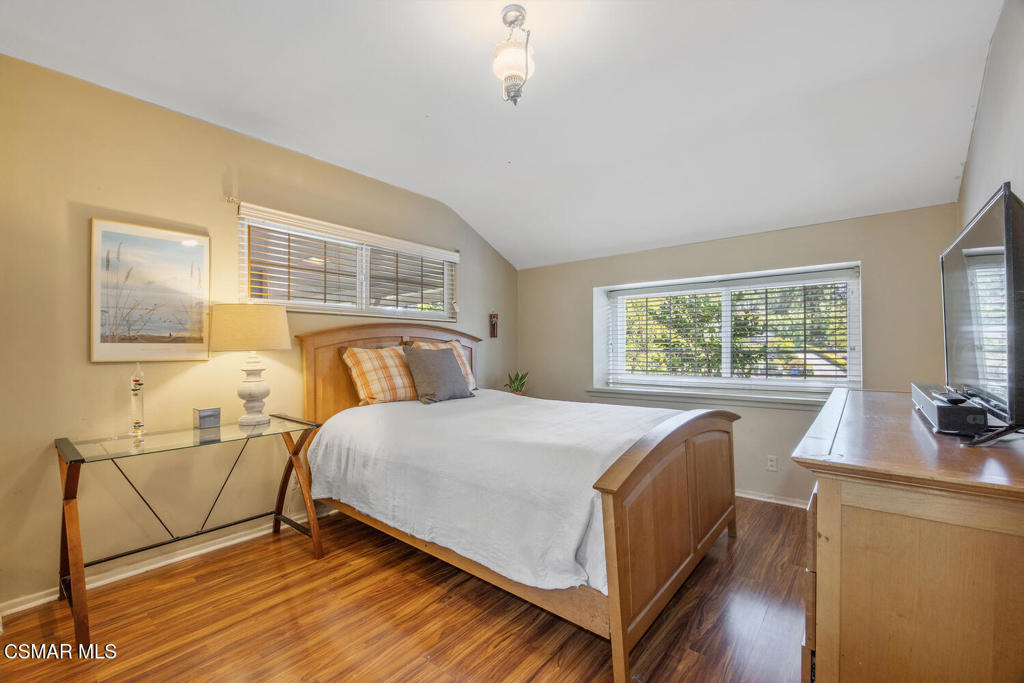 1091 La Cresta Drive
