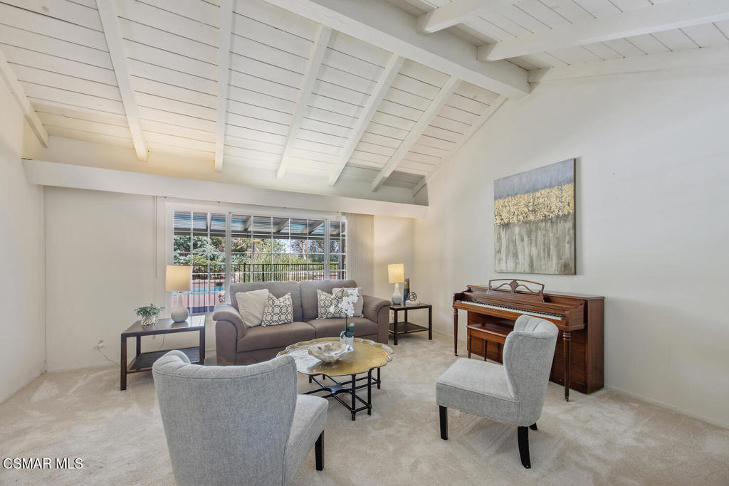 1091 La Cresta Drive