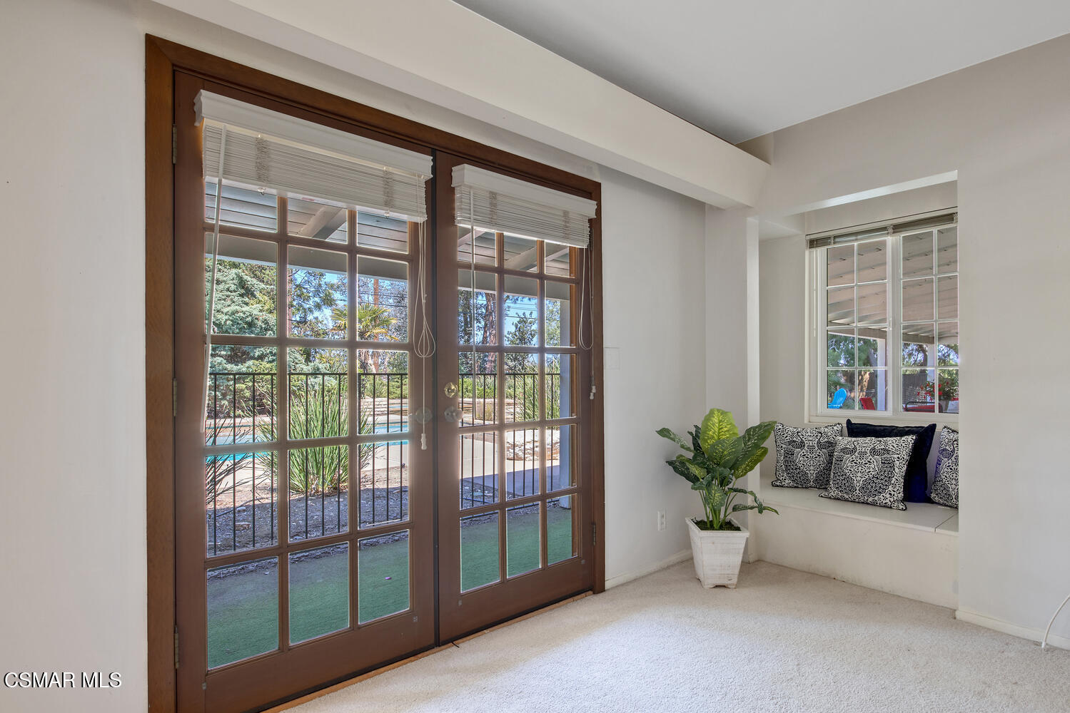 1091 La Cresta Drive