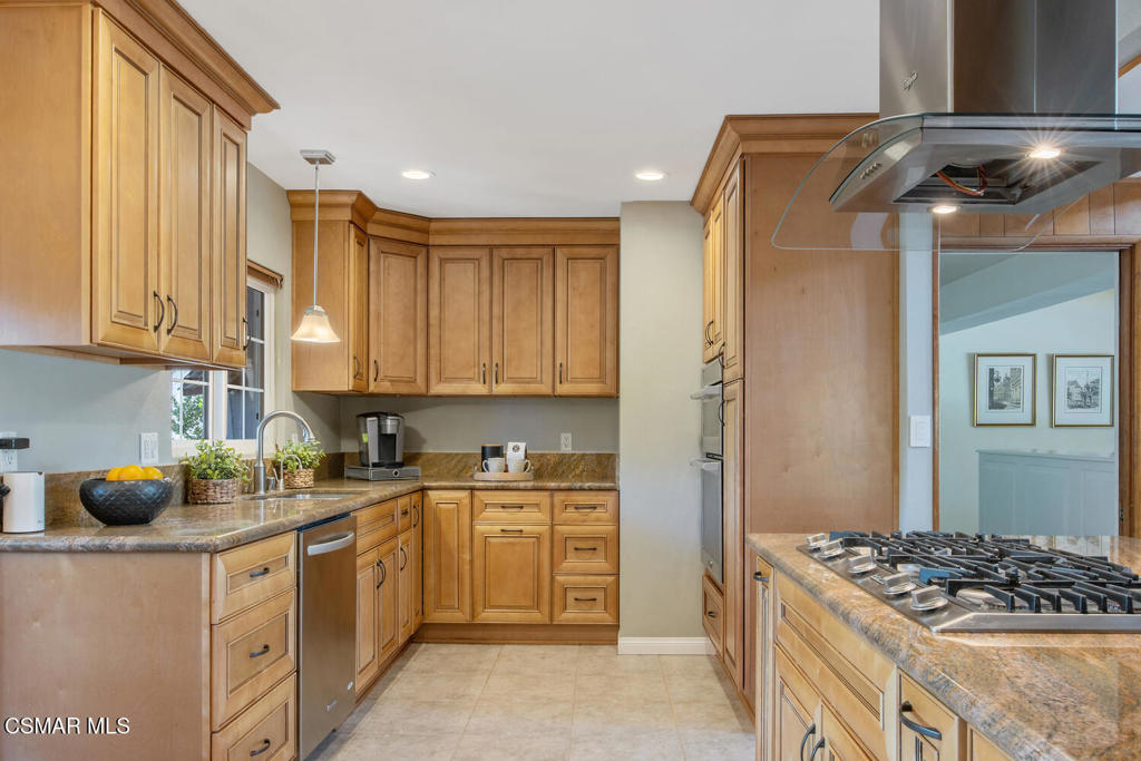 1091 La Cresta Drive