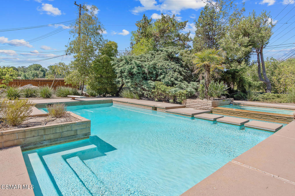 1091 La Cresta Drive