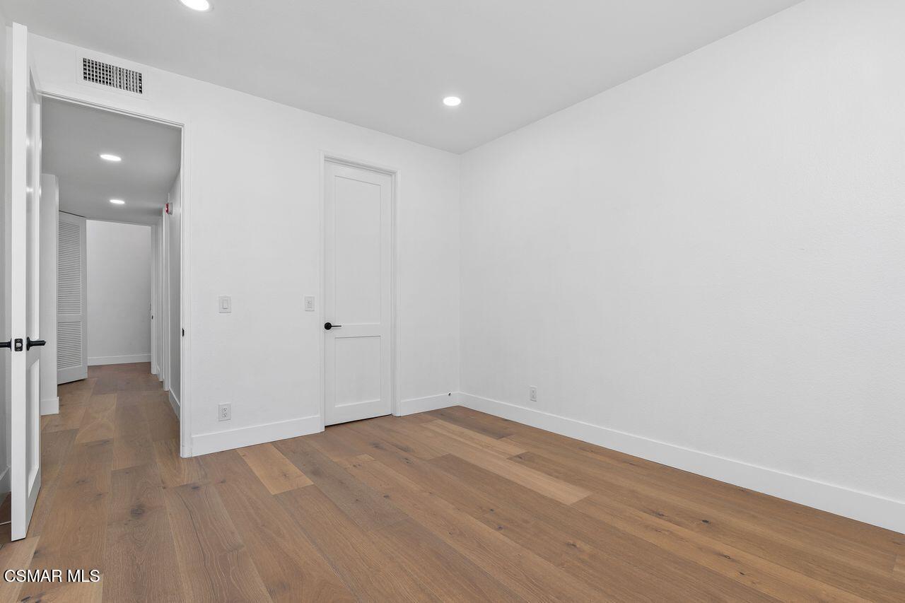 4949 Genesta Avenue, 412