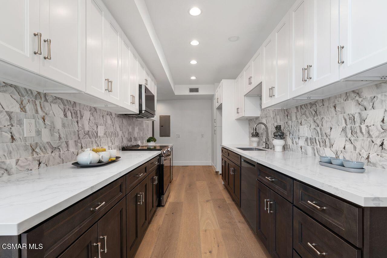 4949 Genesta Avenue, 412