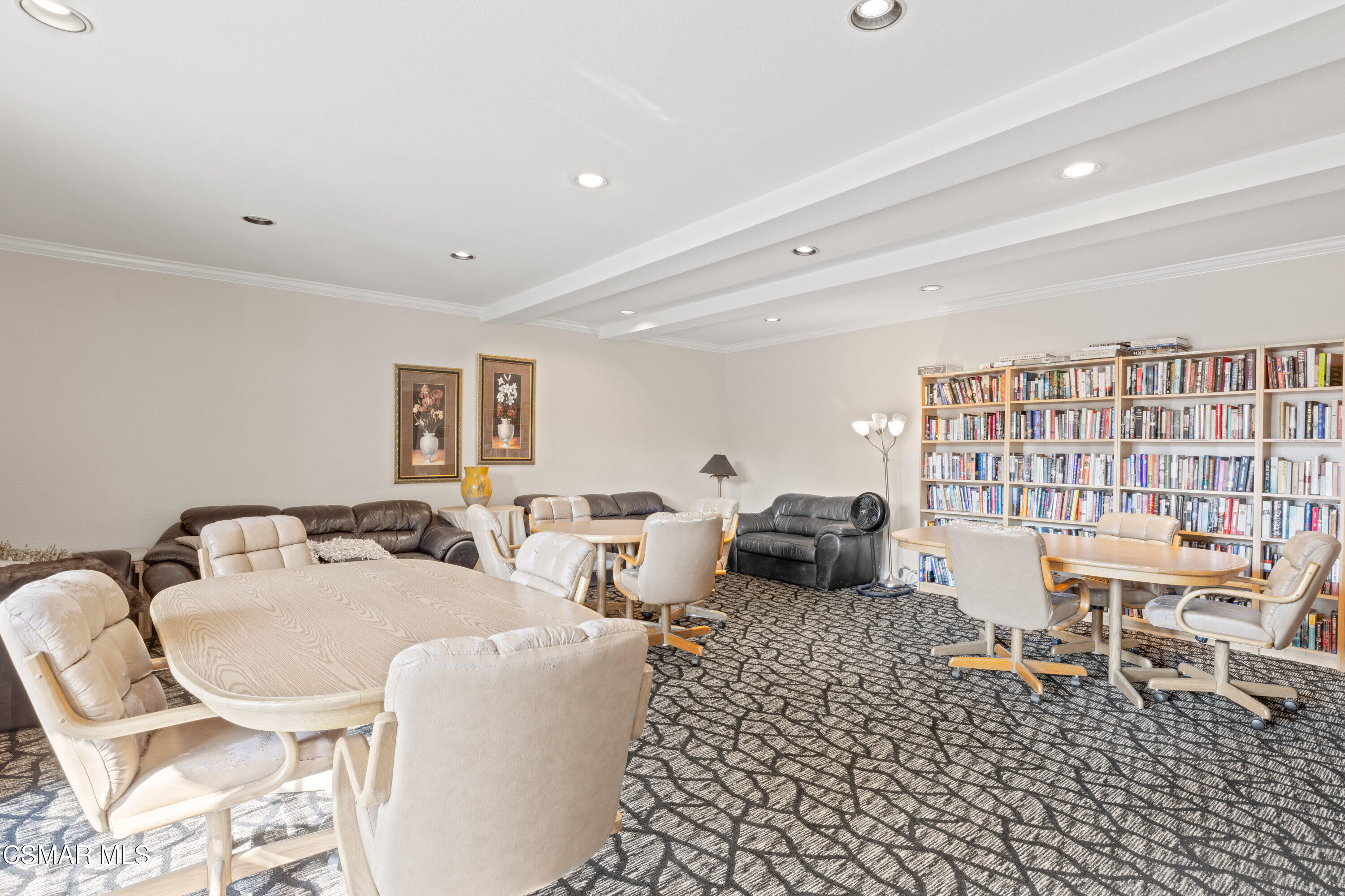 4949 Genesta Avenue, 412