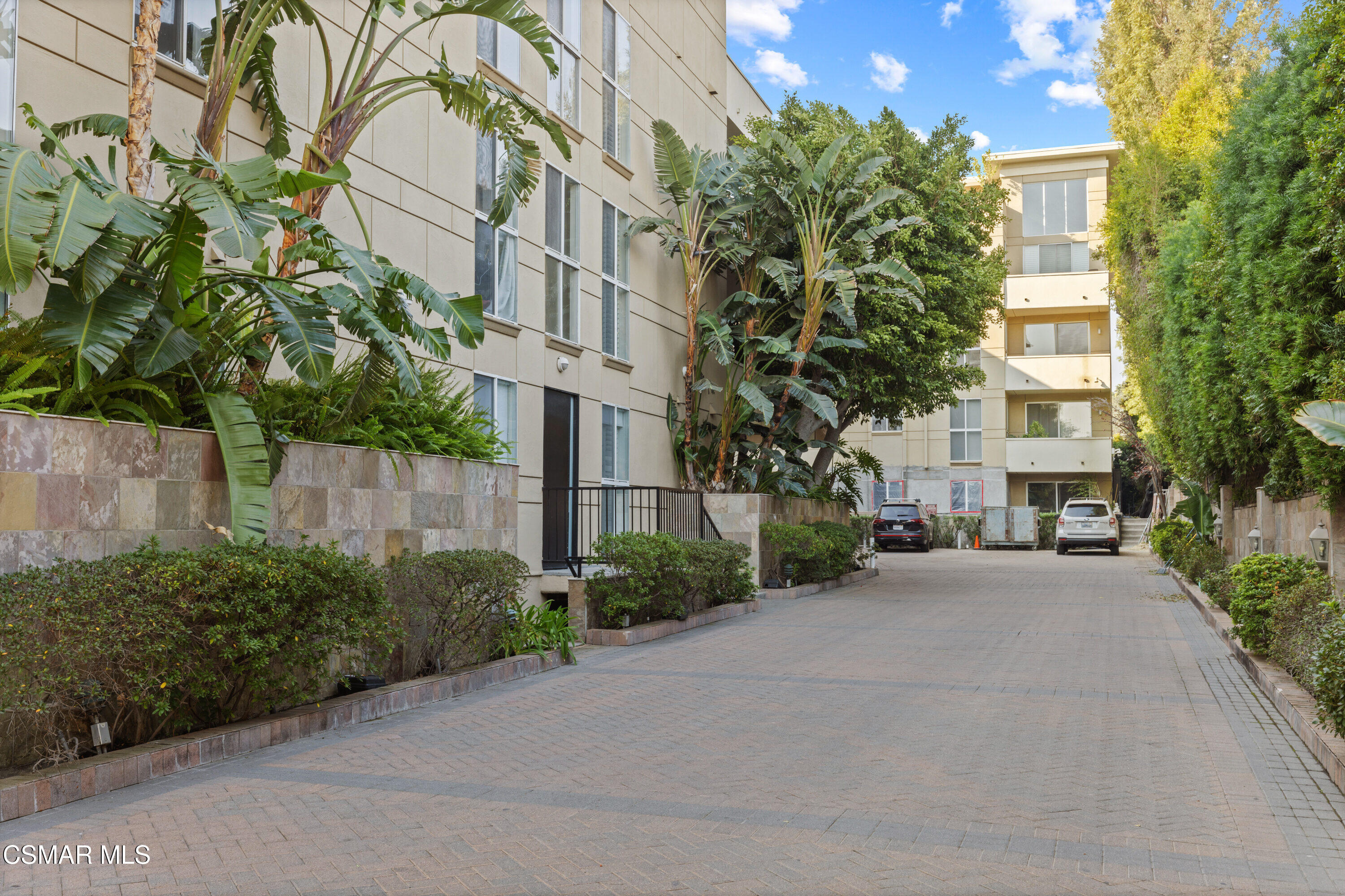 4949 Genesta Avenue, 412