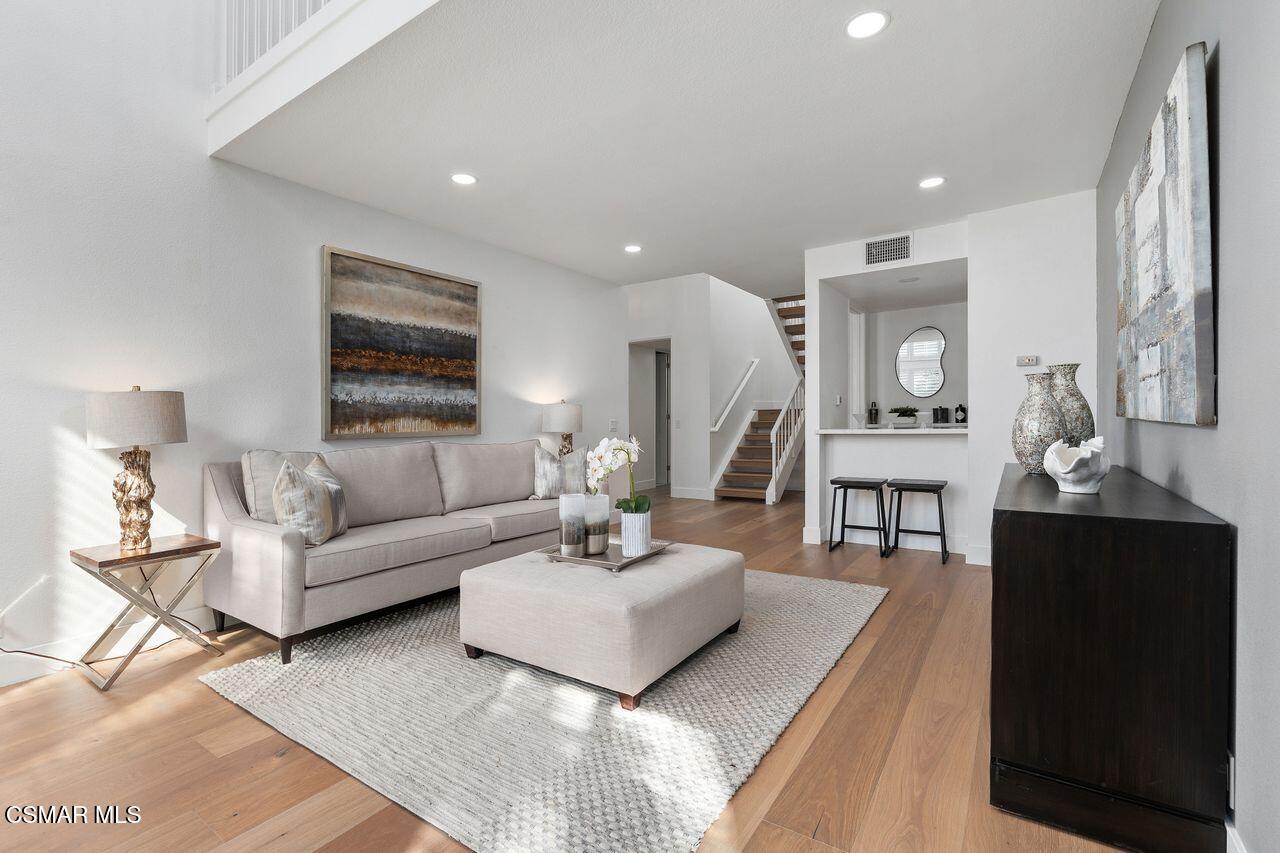 4949 Genesta Avenue, 412