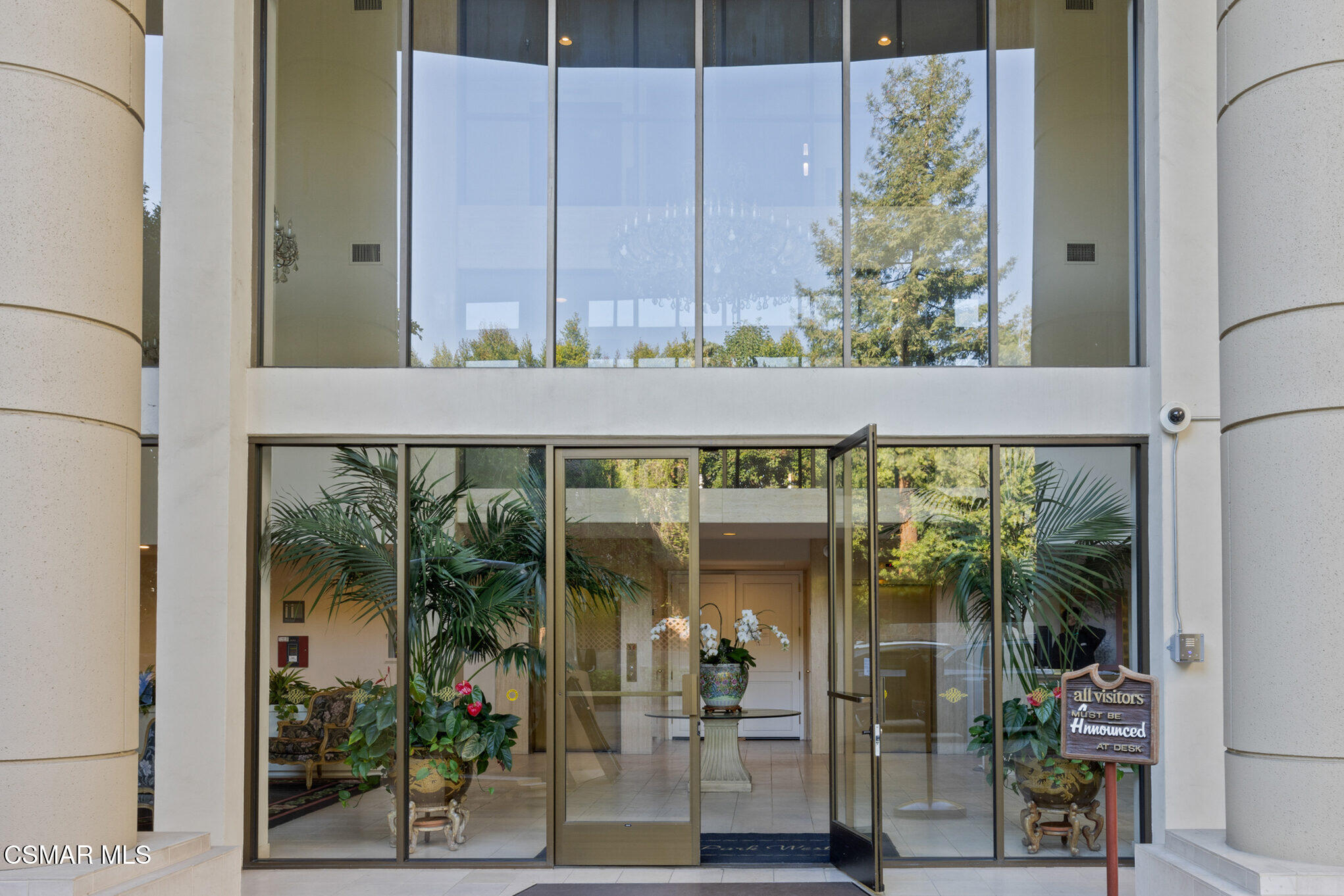 4949 Genesta Avenue, 412