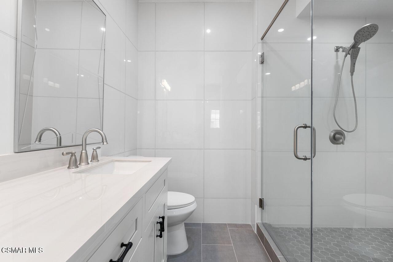 4949 Genesta Avenue, 412