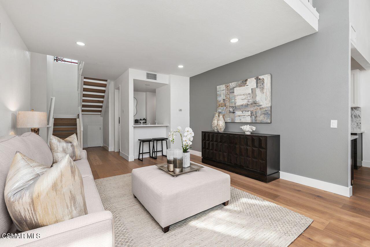 4949 Genesta Avenue, 412