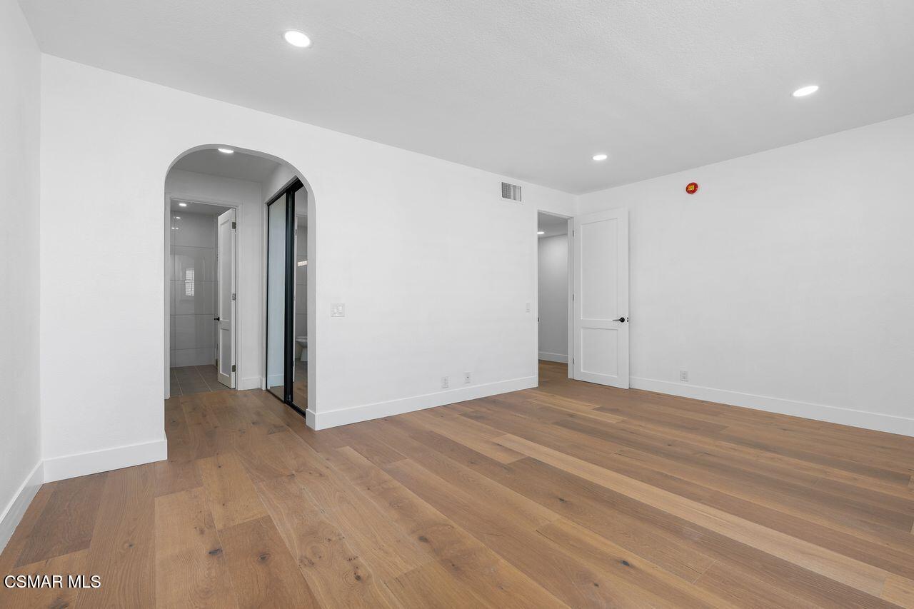 4949 Genesta Avenue, 412