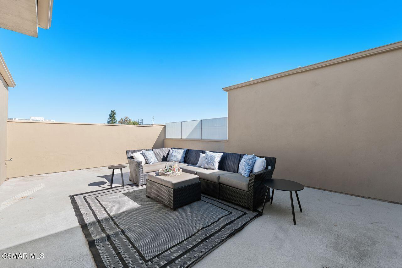 4949 Genesta Avenue, 412