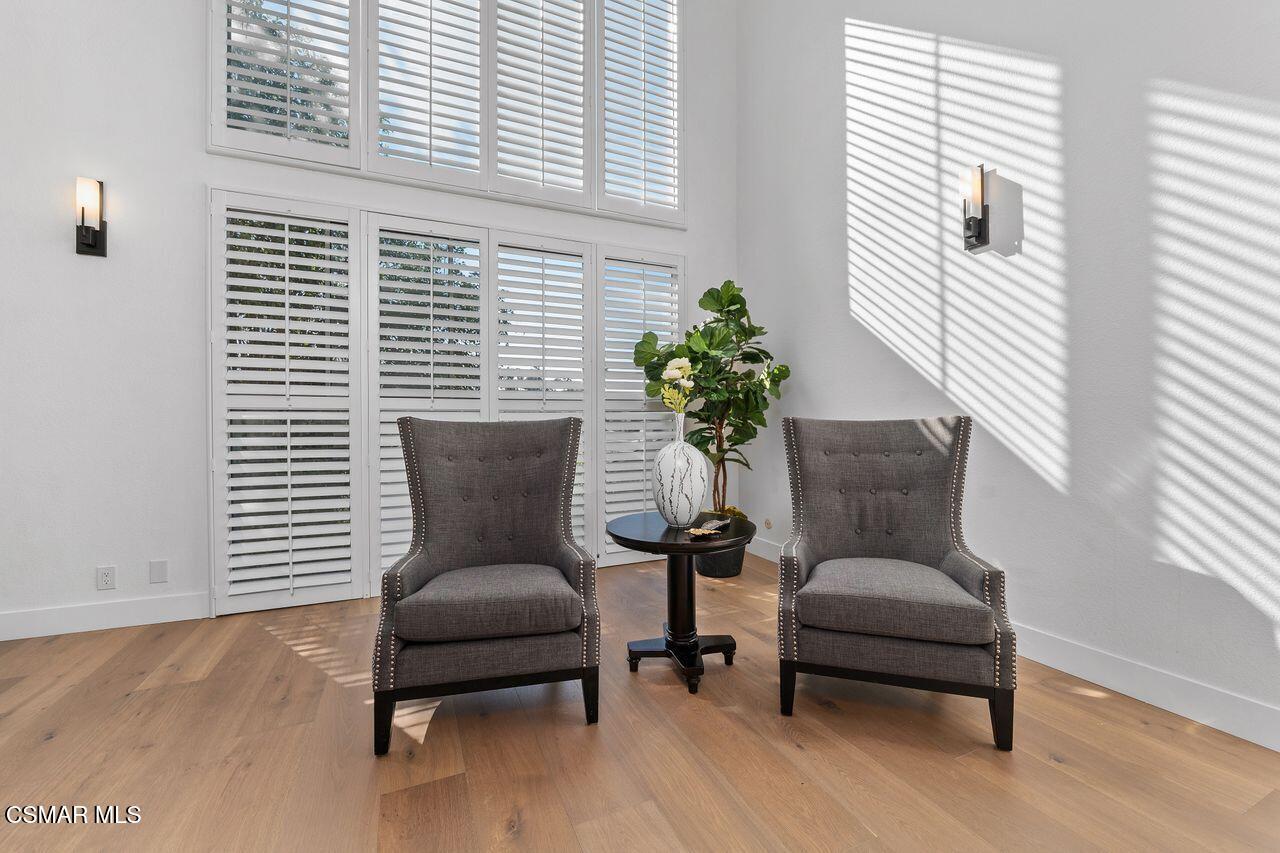 4949 Genesta Avenue, 412