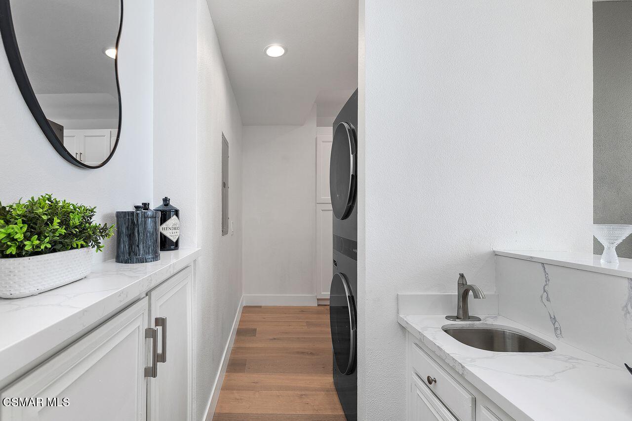 4949 Genesta Avenue, 412