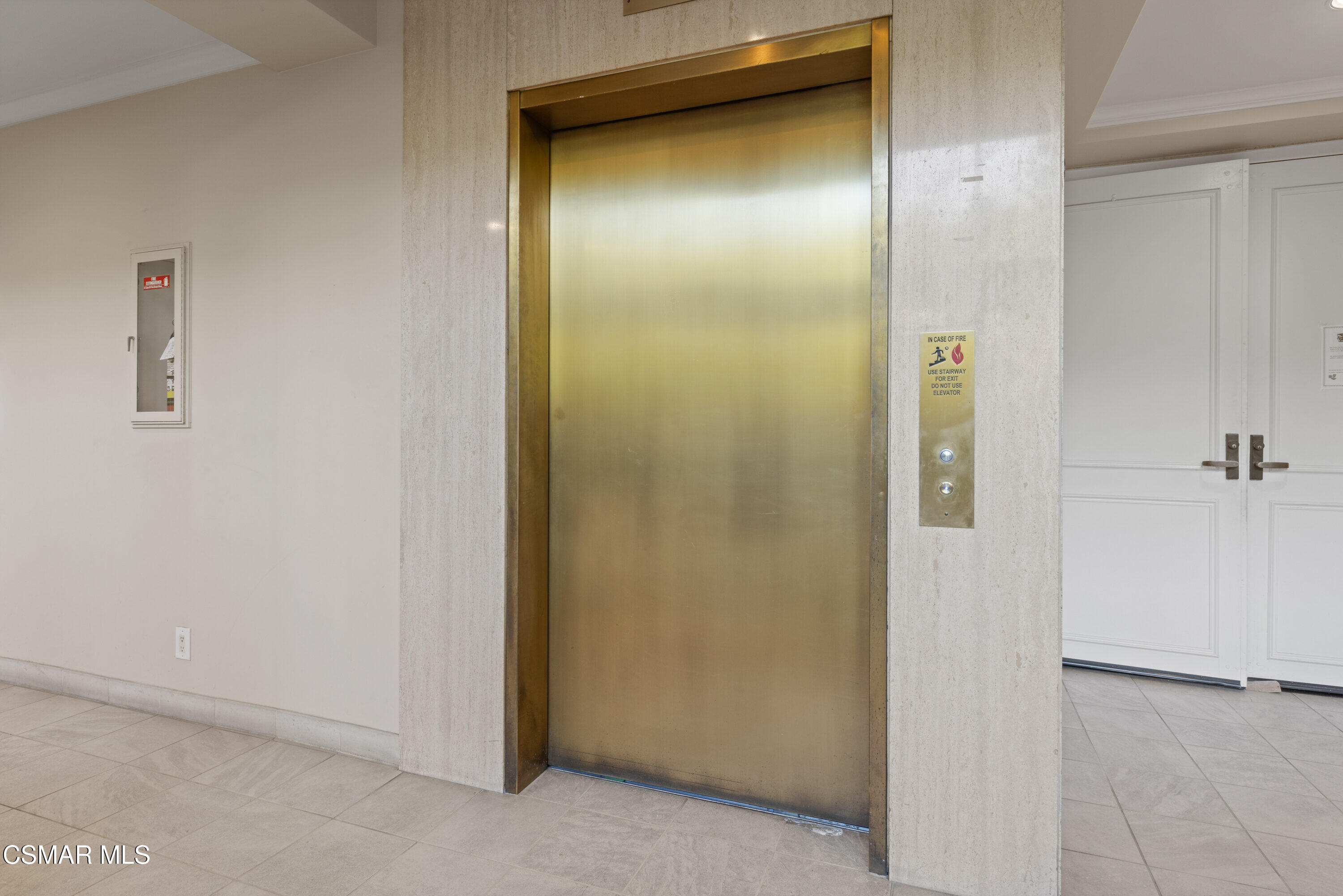 4949 Genesta Avenue, 412